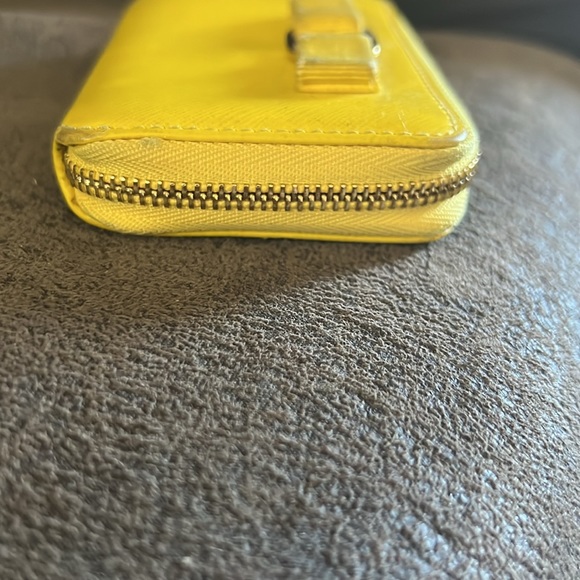 Salvatore Ferragamo Vara Leather Zip Around Coin Purse - Picture 4 of 8